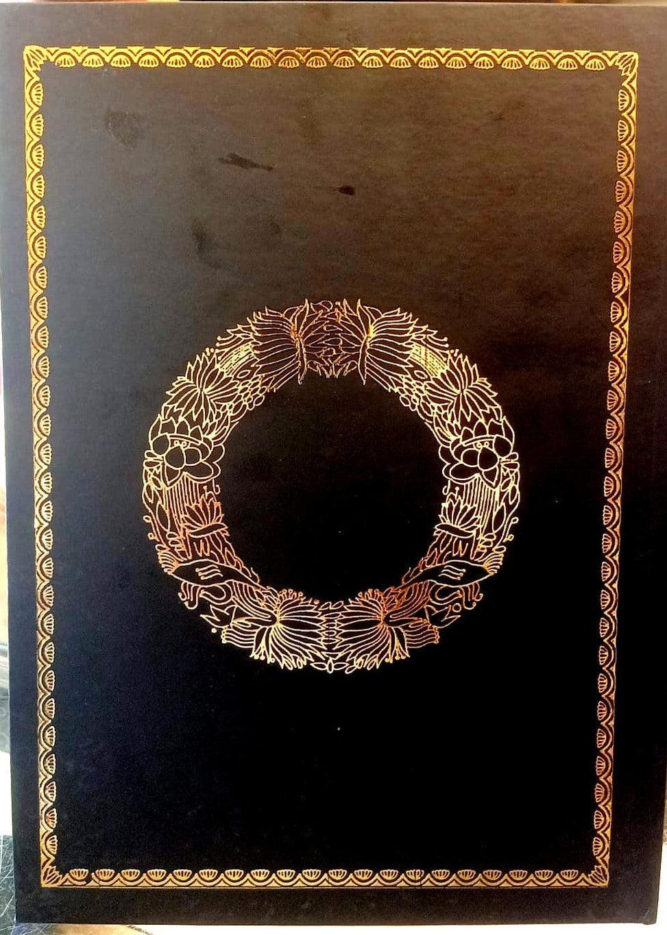 Constitution of India (Calligraphic and Illustrated Copy) [Hardcover ...